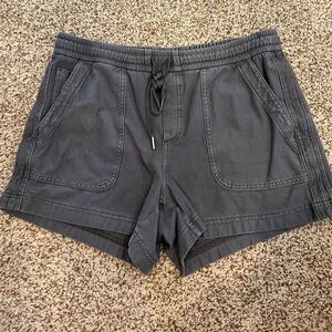 Athleta Farallon shorts ladies size 10 in grey/khaki.